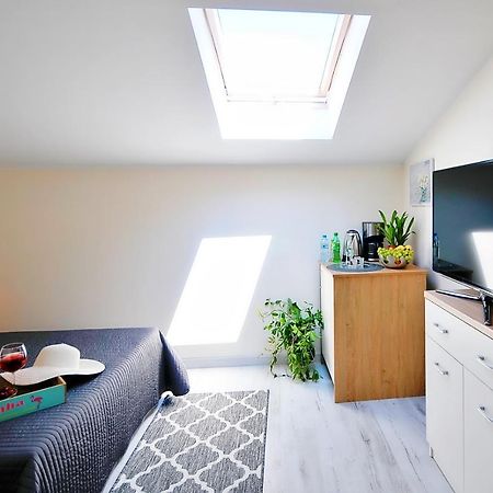 Plaza Apartament 尤斯托尼莫斯基 外观 照片