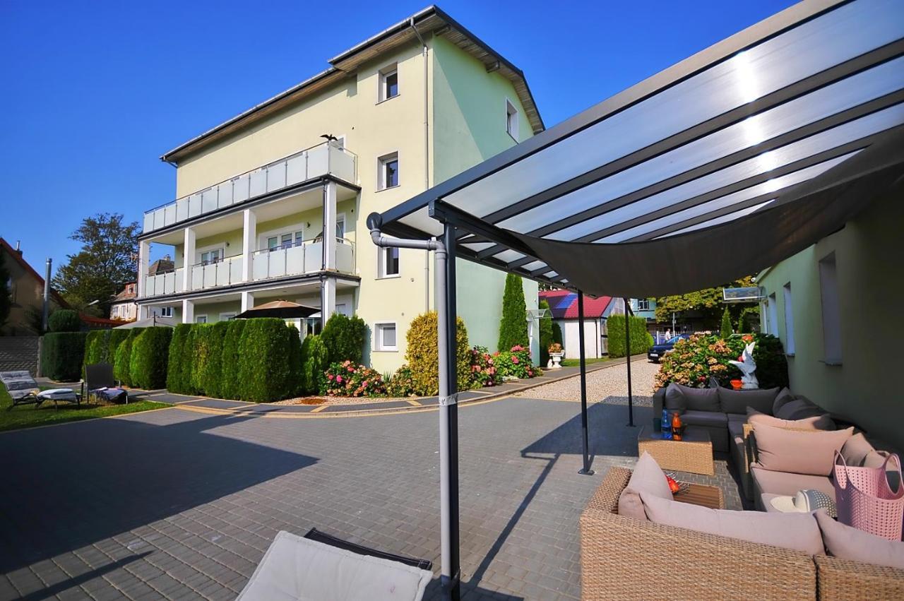 Plaza Apartament 尤斯托尼莫斯基 外观 照片