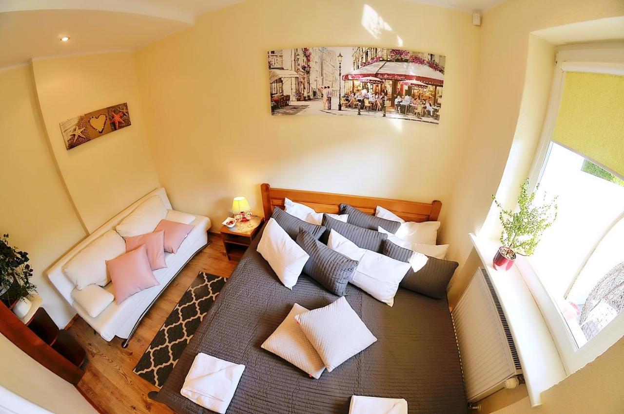 Plaza Apartament 尤斯托尼莫斯基 外观 照片