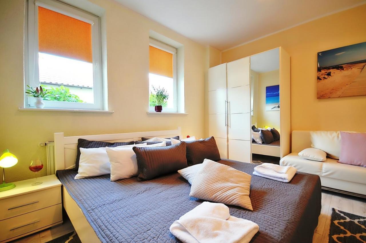 Plaza Apartament 尤斯托尼莫斯基 外观 照片