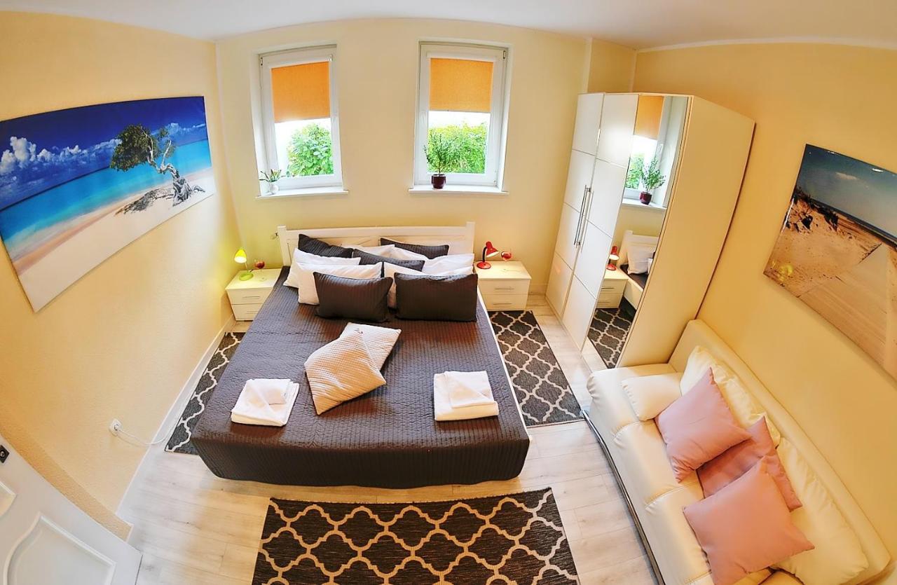 Plaza Apartament 尤斯托尼莫斯基 外观 照片