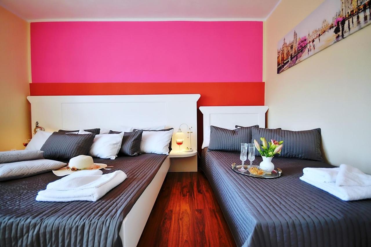 Plaza Apartament 尤斯托尼莫斯基 外观 照片