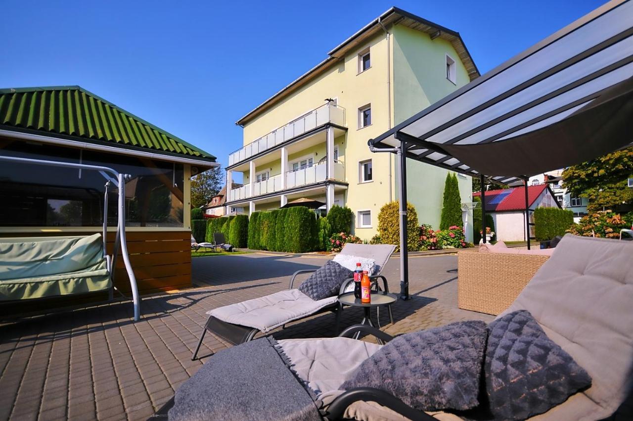 Plaza Apartament 尤斯托尼莫斯基 外观 照片