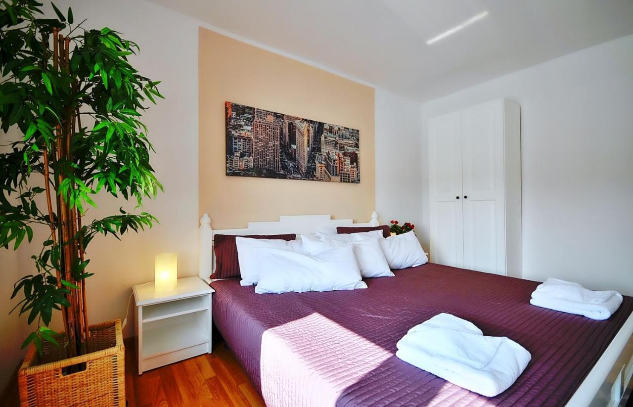 Plaza Apartament 尤斯托尼莫斯基 外观 照片