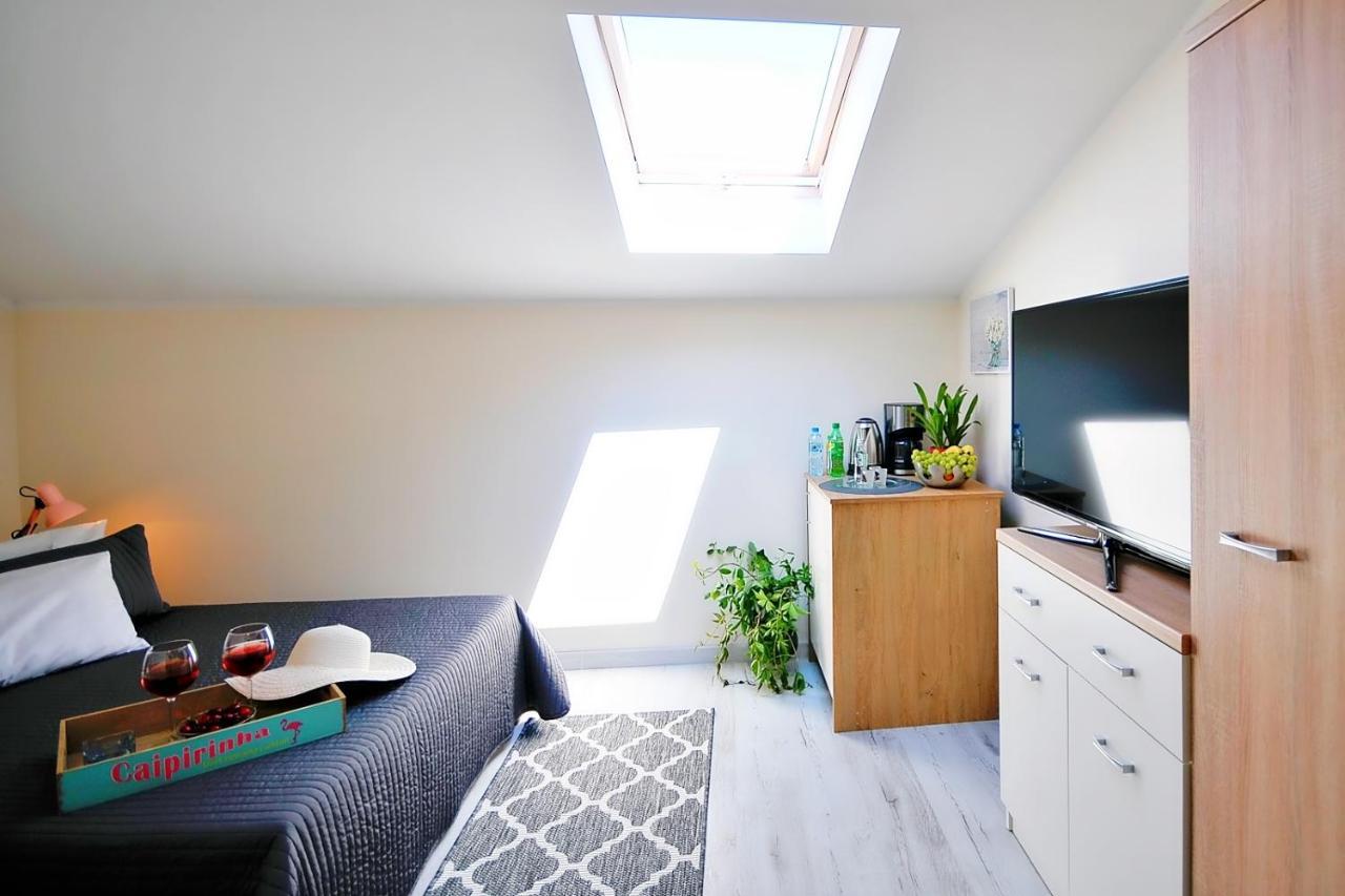 Plaza Apartament 尤斯托尼莫斯基 外观 照片