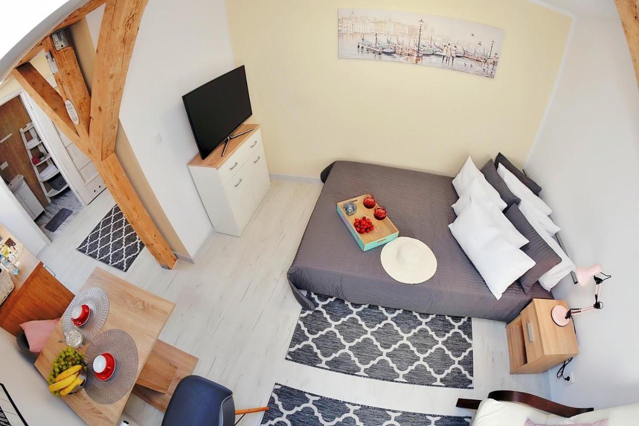 Plaza Apartament 尤斯托尼莫斯基 外观 照片