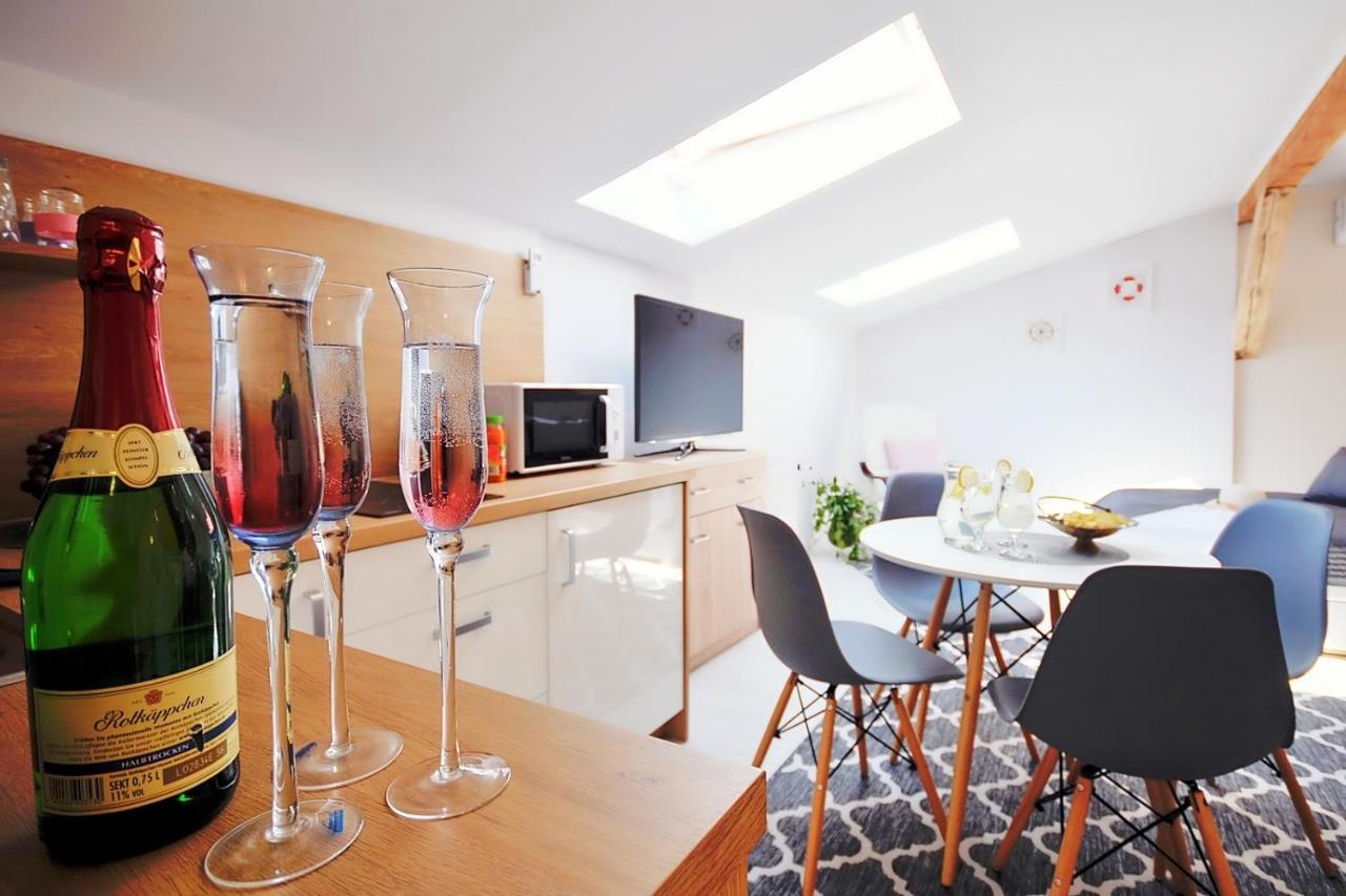 Plaza Apartament 尤斯托尼莫斯基 外观 照片