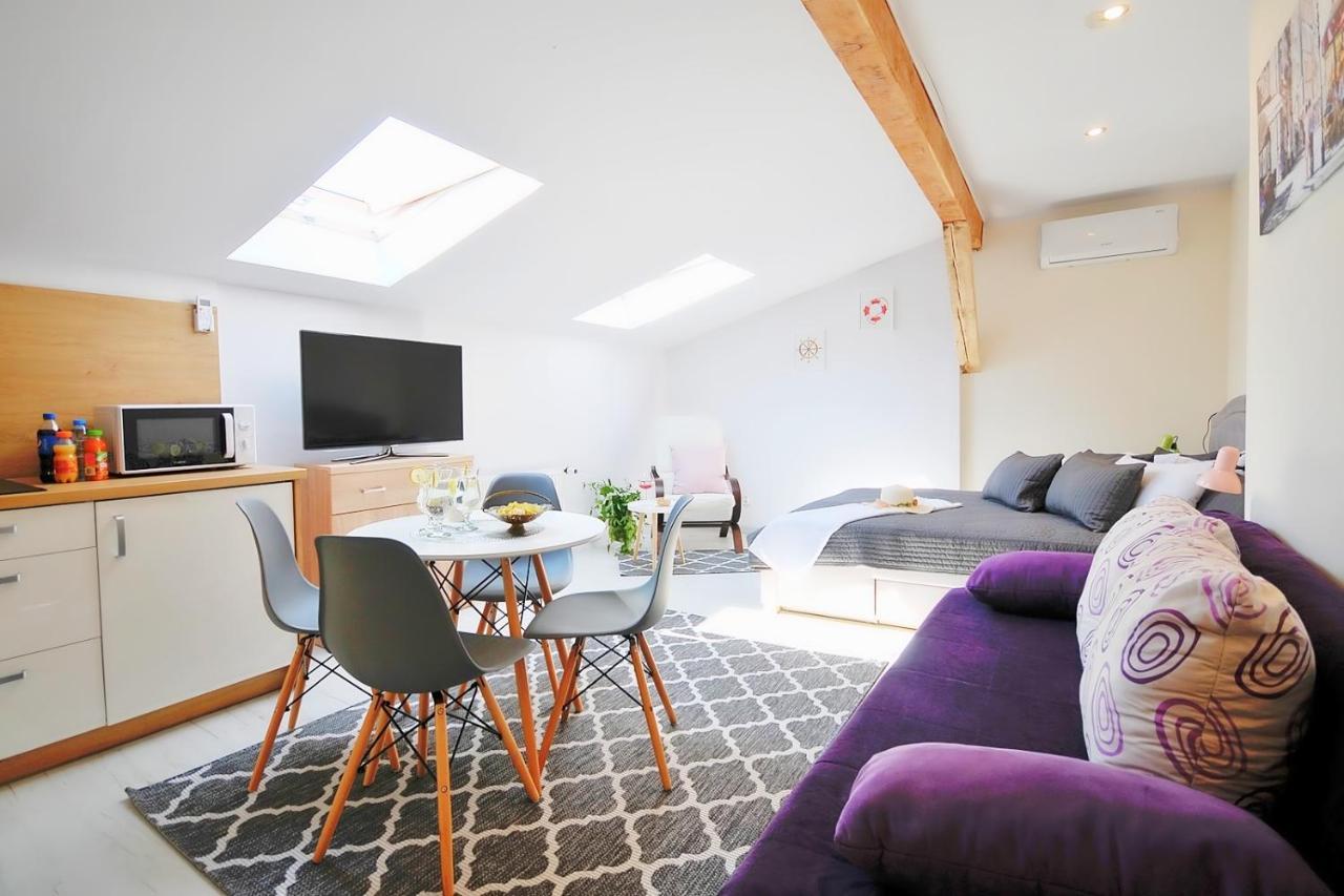 Plaza Apartament 尤斯托尼莫斯基 外观 照片